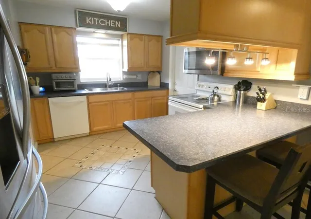 Photo 4 of Single family home for sale at 7211 Tarrytown Dr, Spring Hill, FL 34606 | MLS# W7889767 | Listing updated on 2026-10-02