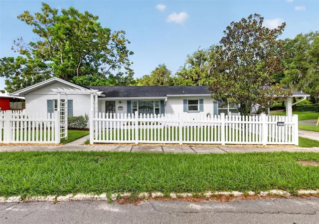 Multi family home for sale at 111 S Clayton St, MOUNT DORA, FL 32757 | MLS# G5118180