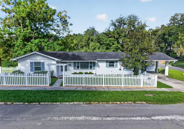 Photo 1 of House for sale at 111 S Clayton St, Mount Dora, FL 32757 | MLS# G5118180 | Listing updated on 2026-09-30