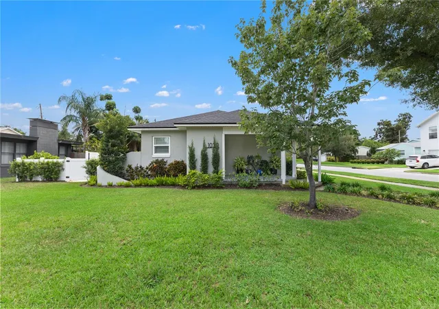 Photo 3 of Single family home for sale at 1030 32nd Avenue N, Saint Petersburg, FL 33704 | MLS# TB8551537 | Listing updated on 2026-10-04