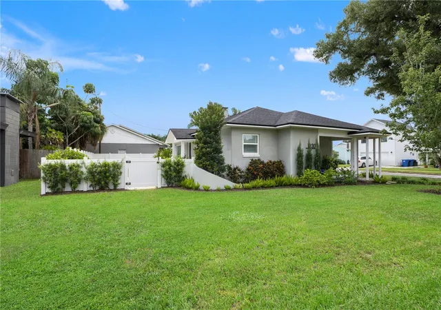 Photo 4 of Single family home for sale at 1030 32nd Avenue N, Saint Petersburg, FL 33704 | MLS# TB8551537 | Listing updated on 2026-10-04