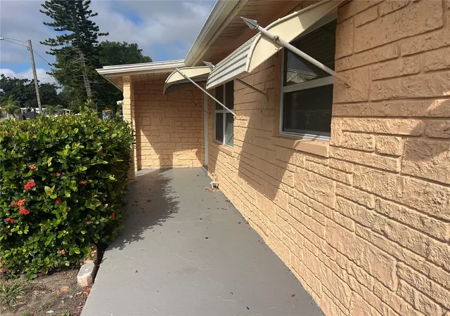 Photo 2 of Single family home for sale at 10435 114th Terrace N, Largo, FL 33773 | MLS# TB8551546 | Listing updated on 2026-10-07