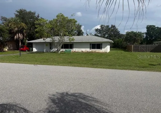 Photo 2 of Single family home for sale at 527 Parkview Dr, Sarasota, FL 34243 | MLS# A4707183 | Listing updated on 2026-09-23