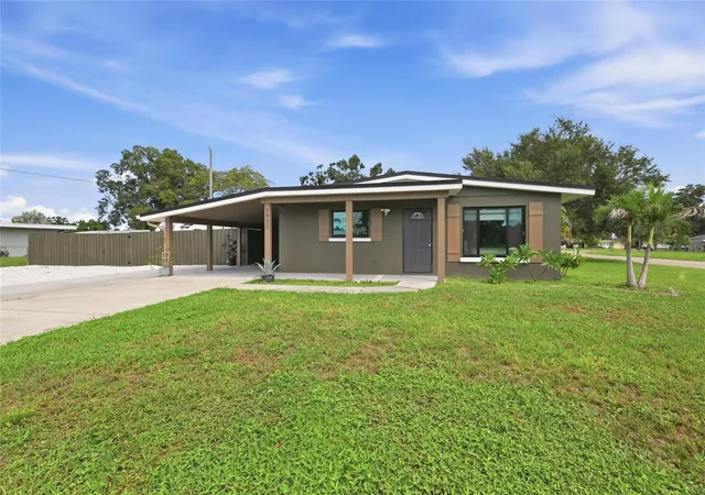 Photo 2 of Single family home for sale at 5055 Lahaina Dr, Sarasota, FL 34232 | MLS# A4707186 | Listing updated on 2026-10-01