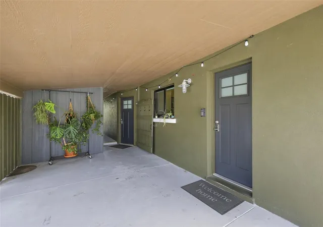 Photo 3 of Single family home for sale at 5055 Lahaina Dr, Sarasota, FL 34232 | MLS# A4707186 | Listing updated on 2026-10-01