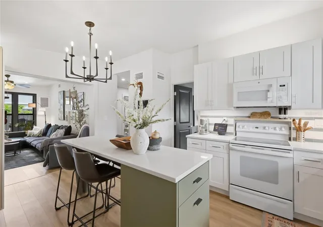 Photo 3 of Single family home for sale at 5055 Lahaina Dr, Sarasota, FL 34232 | MLS# A4707186 | Listing updated on 2026-10-01