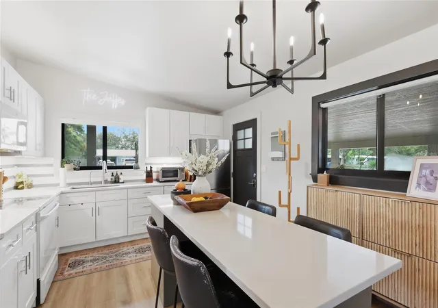 Photo 4 of Single family home for sale at 5055 Lahaina Dr, Sarasota, FL 34232 | MLS# A4707186 | Listing updated on 2026-10-01