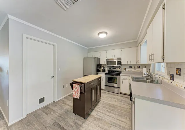 Photo 3 of Single family home for sale at 1903 Colleen St, Sarasota, FL 34231 | MLS# TB8551555 | Listing updated on 2026-09-24