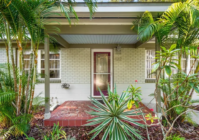Photo 2 of Single family home for sale at 422 W Louisiana Ave, TAMPA, FL 33603 | MLS# TB8551556 | Listing updated on 2026-10-15