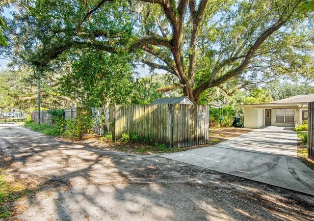 Photo 25 of Single family home for sale at 422 W Louisiana Ave, TAMPA, FL 33603 | MLS# TB8551556 | Listing updated on 2026-10-15