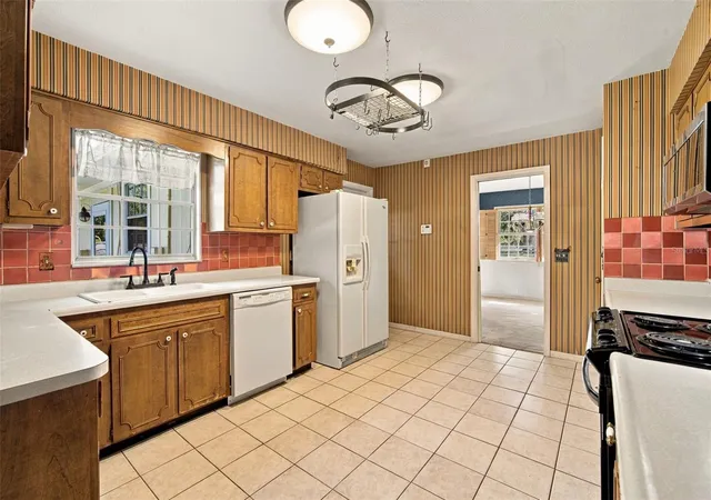 Photo 3 of Sale Pending at 409 El Greco Dr, Brandon, FL 33511 | MLS# TB8551575 | Listing updated on 2026-10-08