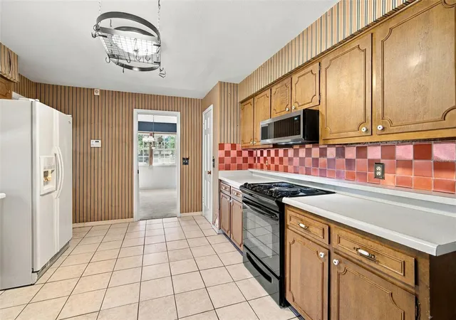 Photo 4 of Sale Pending at 409 El Greco Dr, Brandon, FL 33511 | MLS# TB8551575 | Listing updated on 2026-10-08