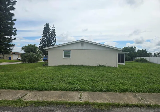 Photo 3 of Single family home for sale at 2055 Norfolk Dr, Holiday, FL 34691 | MLS# TB8551580 | Listing updated on 2026-10-07