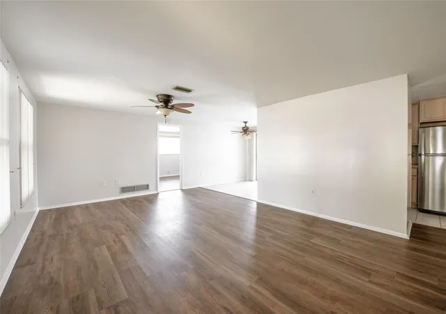 Photo 4 of Single family home for sale at 631 S Broadway, Englewood, FL 34223 | MLS# D6148910 | Listing updated on 2026-10-05