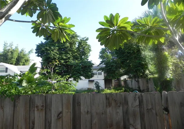 Photo 2 of Sale Pending at 2426 2nd Avenue N, Saint Petersburg, FL 33713 | MLS# TB8551587 | Listing updated on 2026-10-15