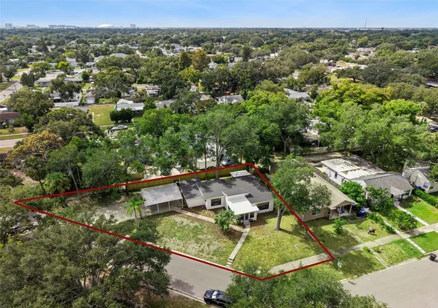 Photo 2 of Single family home for sale at 4050 Iris St N, Saint Petersburg, FL 33703 | MLS# O6444300 | Listing updated on 2026-10-08