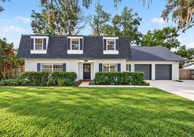 Photo 2 of Single family home for sale at 2124 Ne 7th Street, Ocala, FL 34470 | MLS# OM732794 | Listing updated on 2026-09-29