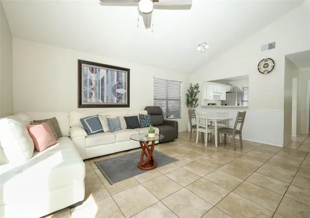 Photo 4 of Single family home for sale at 510 Conure St, Apopka, FL 32712 | MLS# O6444313 | Listing updated on 2026-10-03