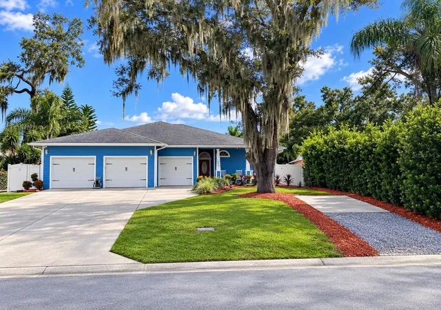 Photo 2 of Single family home for sale at 3009 W Clinton St, Tampa, FL 33614 | MLS# TB8551615 | Listing updated on 2026-10-04