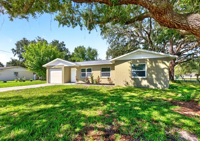 Photo 1 of Single family home for sale at 706 Elm Ave, Fruitland Park, FL 34731 | MLS# O6444319 | Listing updated on 2026-09-26