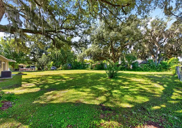 Photo 2 of Single family home for sale at 706 Elm Ave, Fruitland Park, FL 34731 | MLS# O6444319 | Listing updated on 2026-09-26