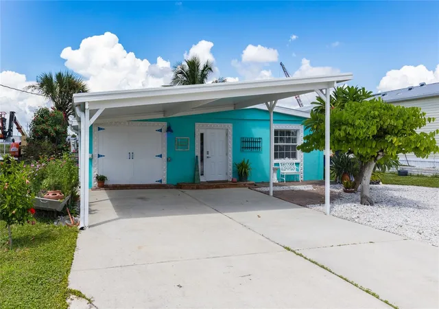 Photo 2 of Single family home for sale at 847 Oak St, Fort Myers Beach, FL 33931 | MLS# TB8551639 | Listing updated on 2026-09-24