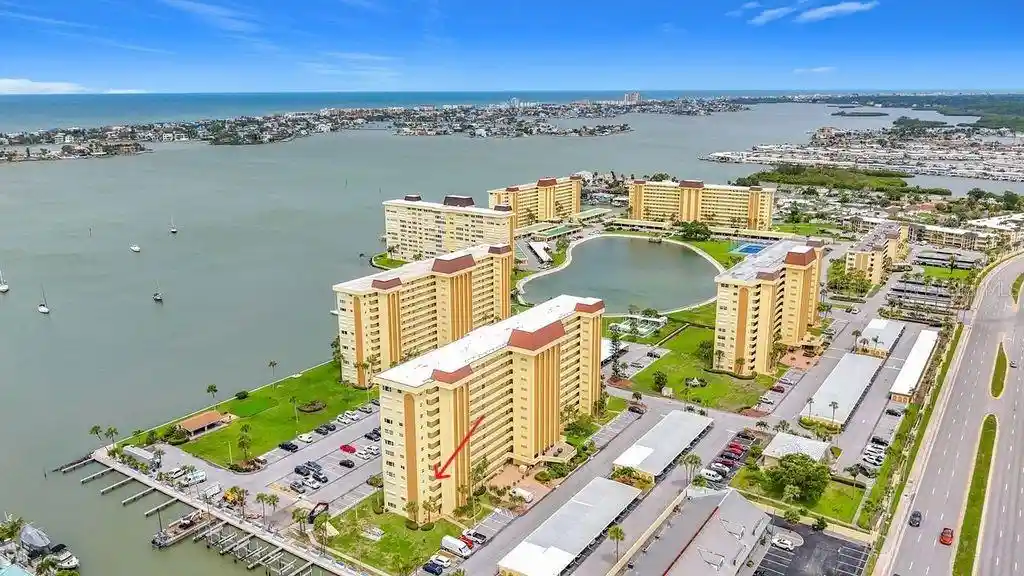 Listing Photo 1 - Condo for sale in Washington Towers (Long Bayou) located at 4550 Cvs Cir, St. Petersburg, FL 33708 - Unit #502