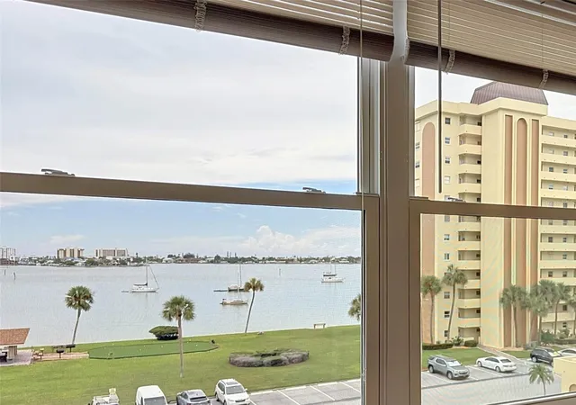 Photo 2 of Condo for sale at 4550 Cove Cir #502, Saint Petersburg, FL 33708 | MLS# TB8551640 | Listing updated on 2026-09-29