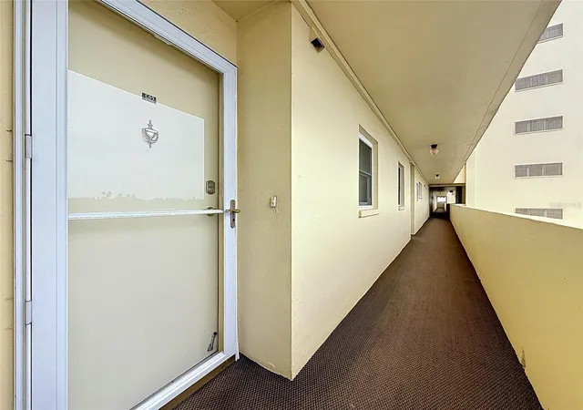Photo 3 of Condo for sale at 4550 Cove Cir #502, Saint Petersburg, FL 33708 | MLS# TB8551640 | Listing updated on 2026-09-29