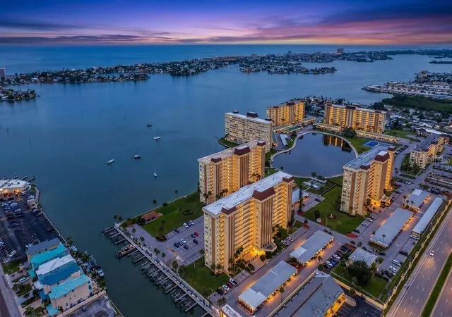 Listing Photo 4 - Condo for sale in Washington Towers (Long Bayou) located at 4550 Cvs Cir, St. Petersburg, FL 33708 - Unit #502