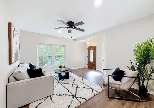 Photo 2 of Single family home for sale at 10203 Summer Elm Ave, Clermont, FL 34711 | MLS# O6444330 | Listing updated on 2026-10-30