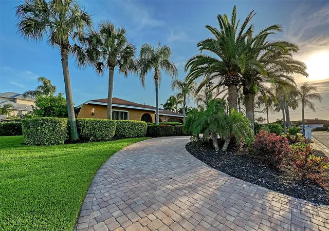Photo 1 of Single family home for sale at 7137 Westmoreland Dr, Sarasota, FL 34243 | MLS# A4707210 | Listing updated on 2026-09-24