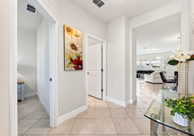 Photo 4 of Townhouse for sale at 5264 Sapling Sprout Dr, Orlando, FL 32829 | MLS# O6444333 | Listing updated on 2026-10-03