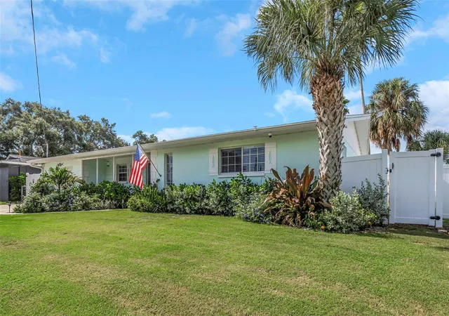 Photo 3 of Single family home for sale at 1071 Suemar Rd, Dunedin, FL 34698 | MLS# TB8551655 | Listing updated on 2026-09-27