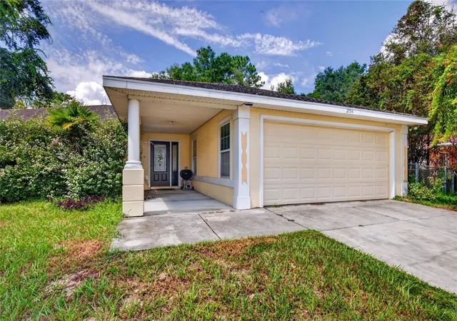 Photo 4 of Single family home for sale at 2054 SW 150th Court, Ocala, FL 34481 | MLS# OM732802 | Listing updated on 2026-10-03