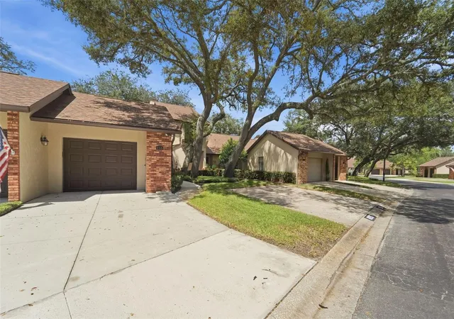 Photo 2 of Condo for sale at 116 Golf Clb Dr, Longwood, FL 32779 | MLS# O6444343 | Listing updated on 2026-10-03