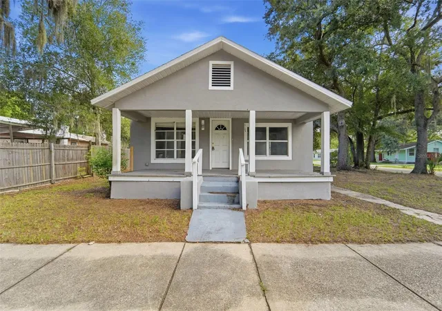 Photo 1 of Single family home for sale at 717 S Locust Ave, Sanford, FL 32771 | MLS# V4951460 | Listing updated on 2026-09-28