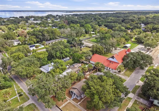 Photo 3 of Single family home for sale at 717 S Locust Ave, Sanford, FL 32771 | MLS# V4951460 | Listing updated on 2026-09-28
