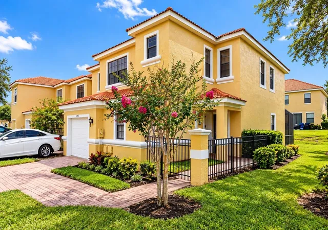 Photo 3 of Townhouse for sale at 1298 Clove Dr, Kissimmee, FL 34759 | MLS# S5158201 | Listing updated on 2026-10-05