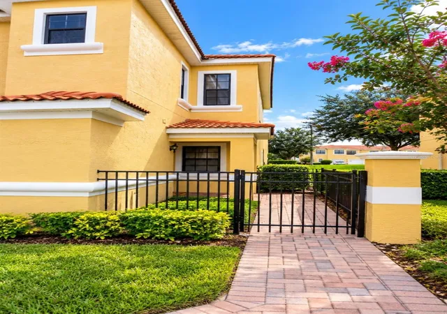Photo 4 of Townhouse for sale at 1298 Clove Dr, Kissimmee, FL 34759 | MLS# S5158201 | Listing updated on 2026-10-05
