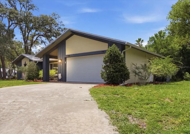 Photo 3 of Single family home for sale at 7 Sycamore Cir, Homosassa, FL 34446 | MLS# A4707212 | Listing updated on 2026-09-26
