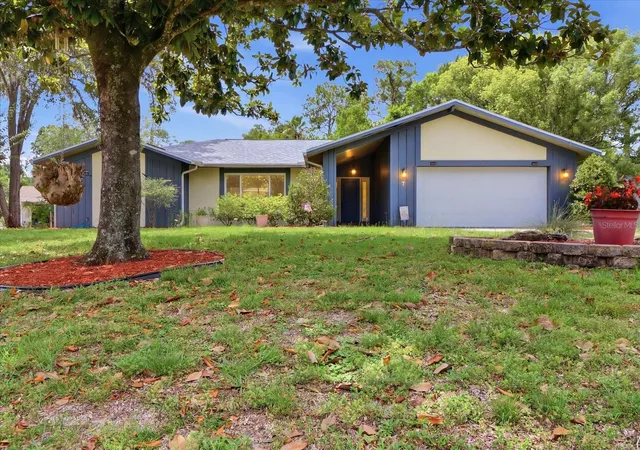Photo 3 of Single family home for sale at 7 Sycamore Cir, Homosassa, FL 34446 | MLS# A4707212 | Listing updated on 2026-09-26