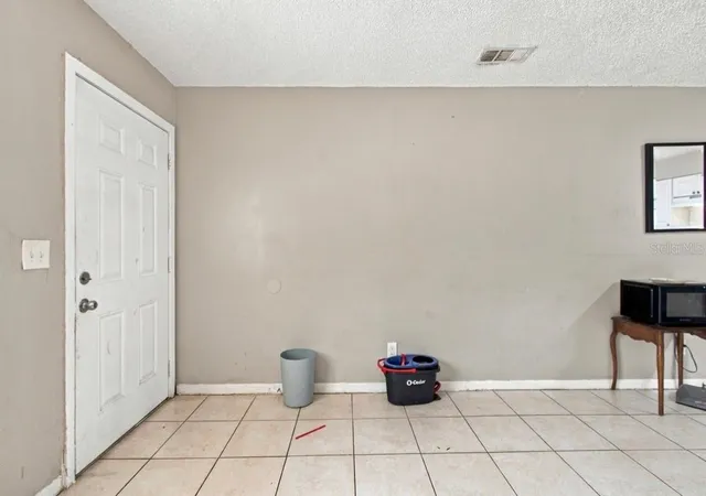 Photo 3 of House for sale at 1504 E Poinsettia Ave, Tampa, FL 33612 | MLS# TB8551670 | Listing updated on 2026-10-02