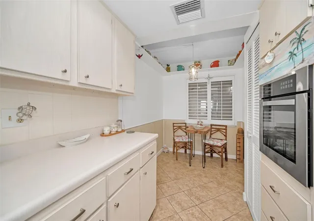 Photo 4 of Condo for sale at 622 Edgewater Dr #523, Dunedin, FL 34698 | MLS# TB8551678 | Listing updated on 2026-10-14