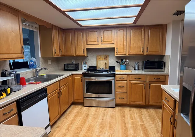 Photo 3 of Single family home for sale at 18618 Anglewood Dr, Hudson, FL 34667 | MLS# W7889775 | Listing updated on 2026-10-03