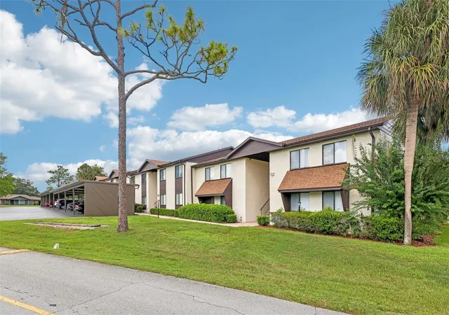Photo 3 of Condo for sale at 548 Fairways Dr #B, Ocala, FL 34472 | MLS# O6444361 | Listing updated on 2026-10-01