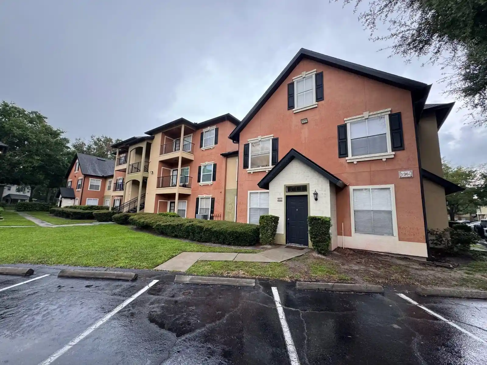 Listing Photo 2 - Condo for sale in 5961 Westgate Dr located at 5961 Westgate Dr, Orlando, FL 32835 - Unit #2013
