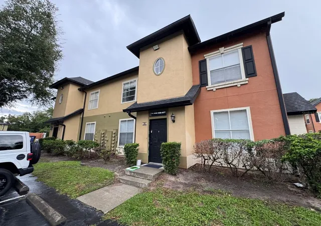 Listing Photo 4 - Condo for sale in building located at 5961 Westgate Dr, Orlando, FL 32835 - Unit #2013
