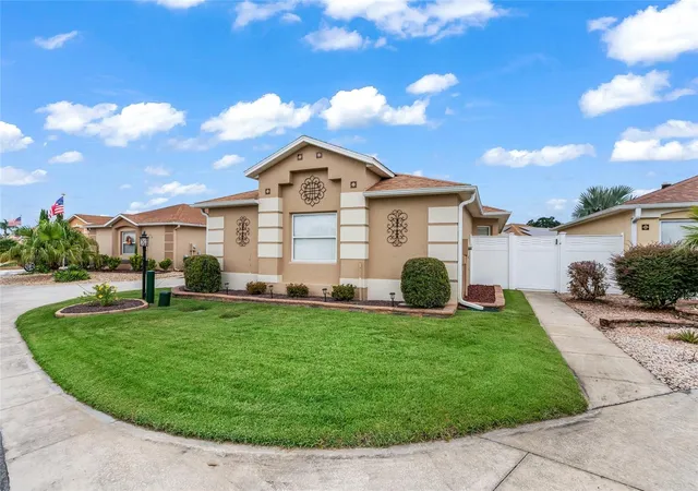 Photo 3 of House for sale at 2733 Alandari Ln, The Villages, FL 32162 | MLS# G5118199 | Listing updated on 2026-09-28