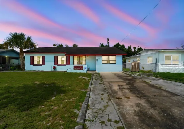 Photo 3 of Single family home for sale at 5003 Keith Pl, Orlando, FL 32808 | MLS# O6444370 | Listing updated on 2026-10-01